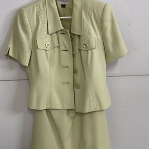 Preston & York mint green skirt suit.  Fully lined   6 petite.